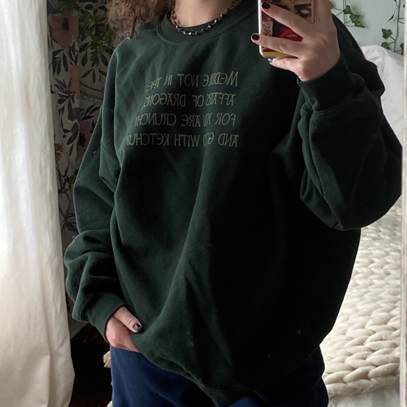 Gildan Tops - Forest green crew neck